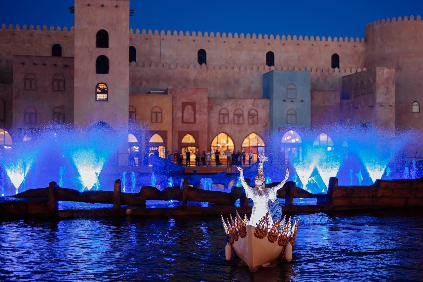 다채로운 저녁 공연 및 분수 쇼